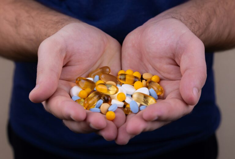 Melhores Vitaminas para Queda de Cabelo Feminino em 2026