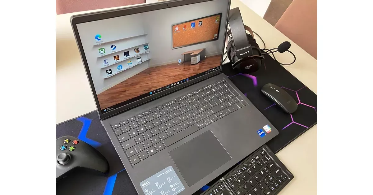 Notebook Dell Inspiron em mesa de trabalho, melhor notebook custo-benefício